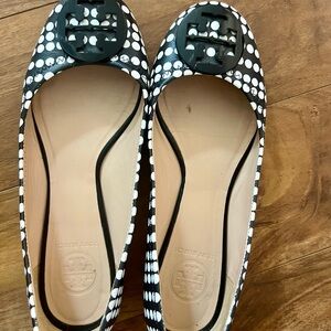 Tory Burch Black & White Polka Dot Logo Ballet Flats sz 8- never worn